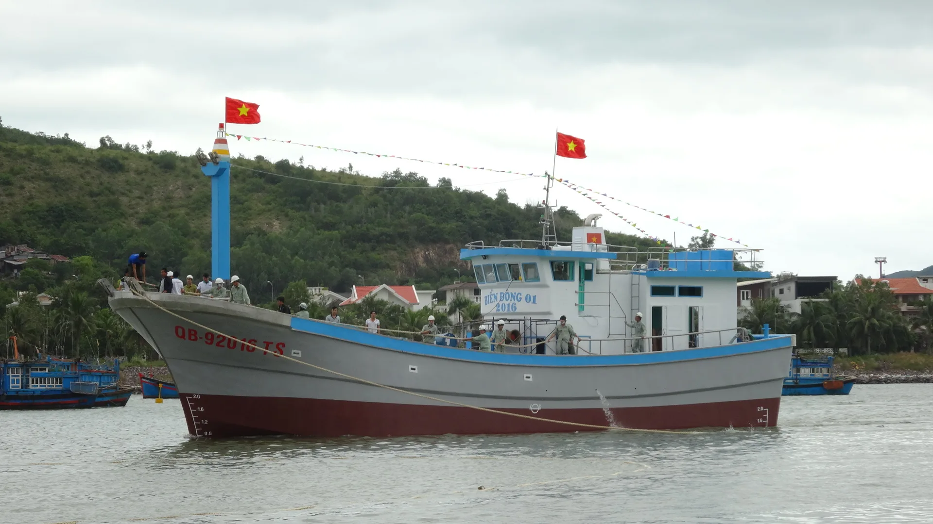 Cung cấp máy chính cho tàu cá vỏ composite